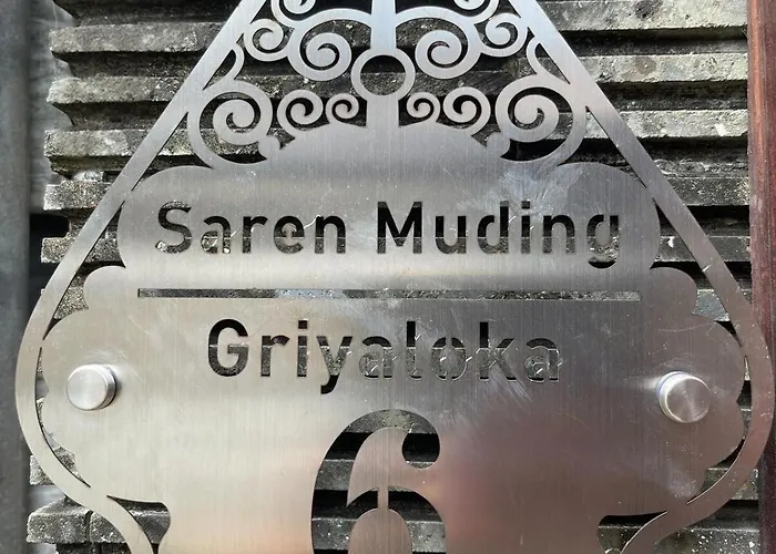 Saren Muding, Vacation